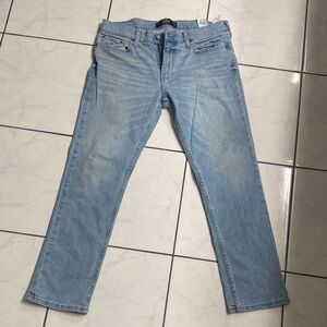 Hollister Light Blue Men's Slim Straight Jeans 32x30 has tear on the back